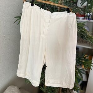 Vintage Worthington Ivory Silky Bermuda Shorts